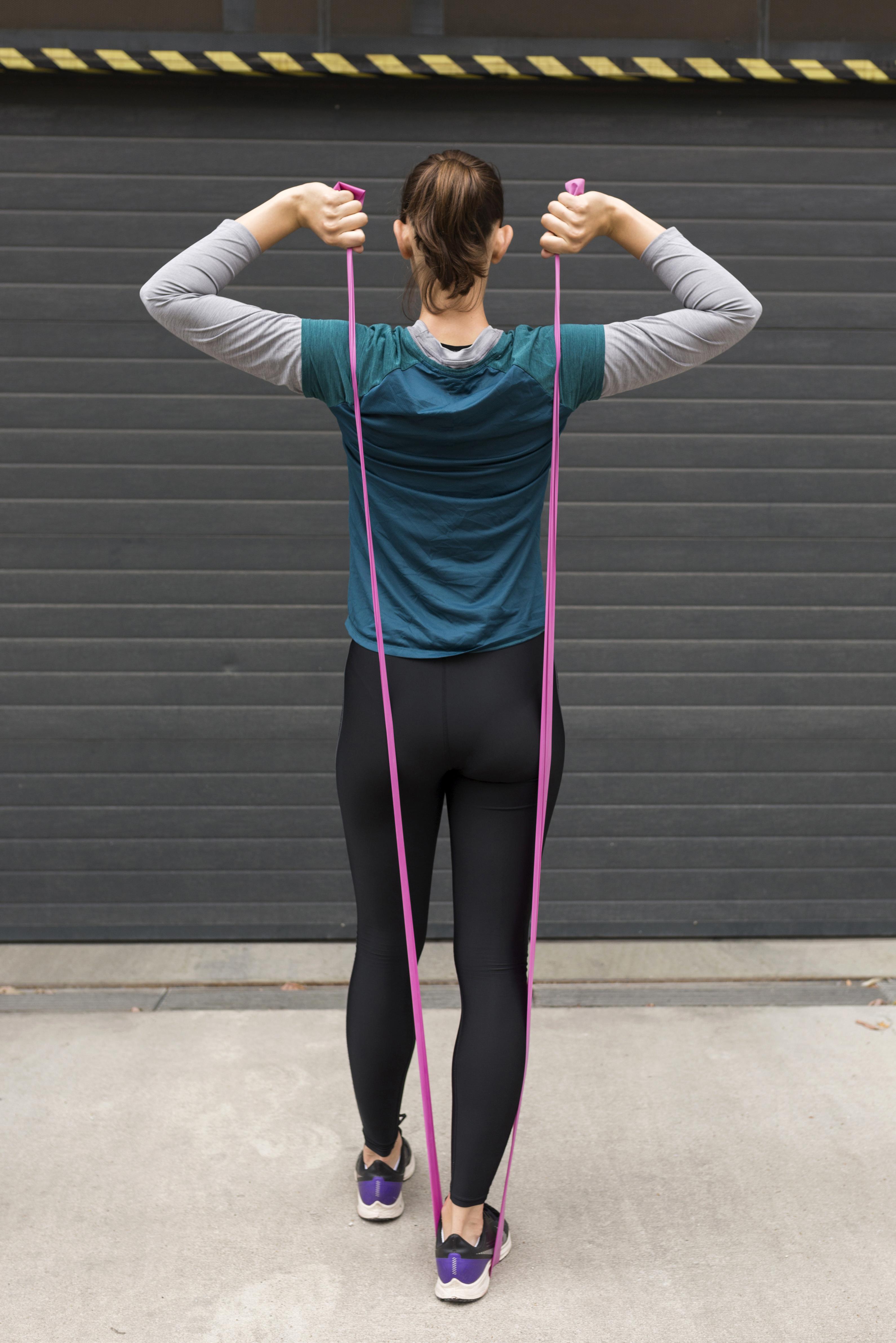 A Beginner’s Guide to Using Resistance Bands for Aerobic Exercises